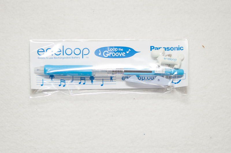 white and blue pen with eneloopy dog